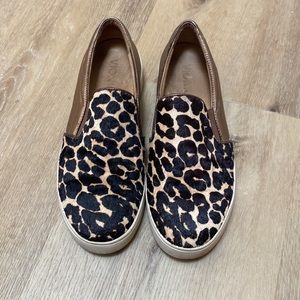 Vionic leopard sneakers size 6